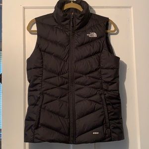 THE NORTH FACE PUFFER VEST